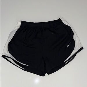 Nike Women's Athletic Shorts in Black and White  Size M